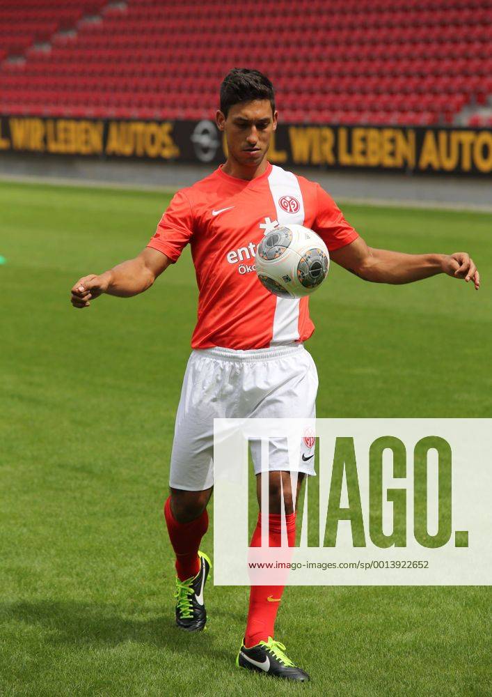 Offizieller Pressetermin Des FSV Mainz 05 - Mannschaftsfoto Und ...