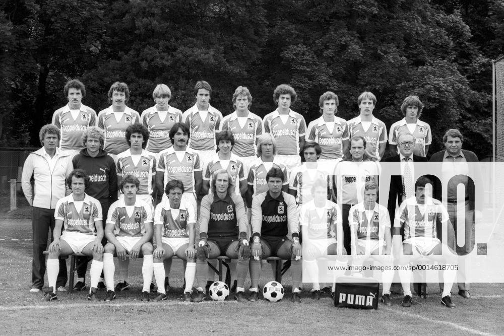 Kader TSV 1860 München, hi.v.li.: Wolfgang Metzler, Rolf Grünther ...