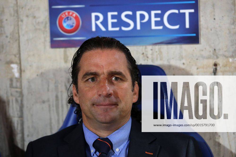 Valencia FC coach Juan Antonio Pizzi Torroija during the Europa League ...