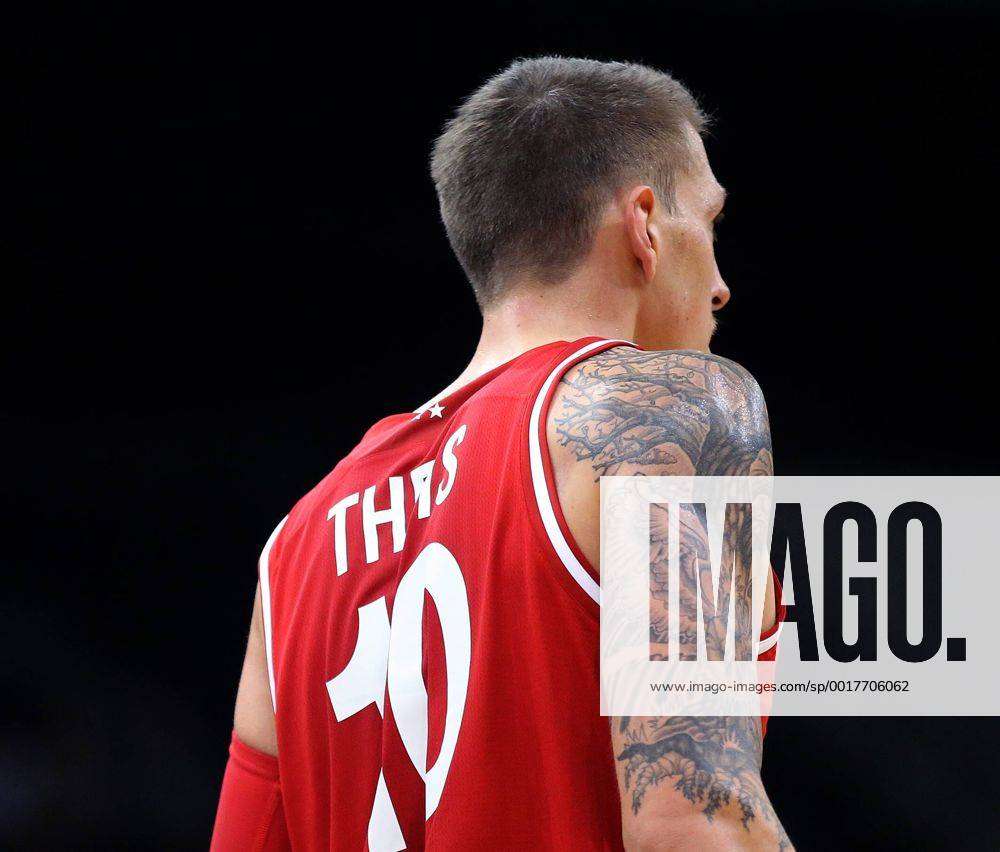 Your Morning Dump Where Daniel Theis makes a statement  The Sports Daily