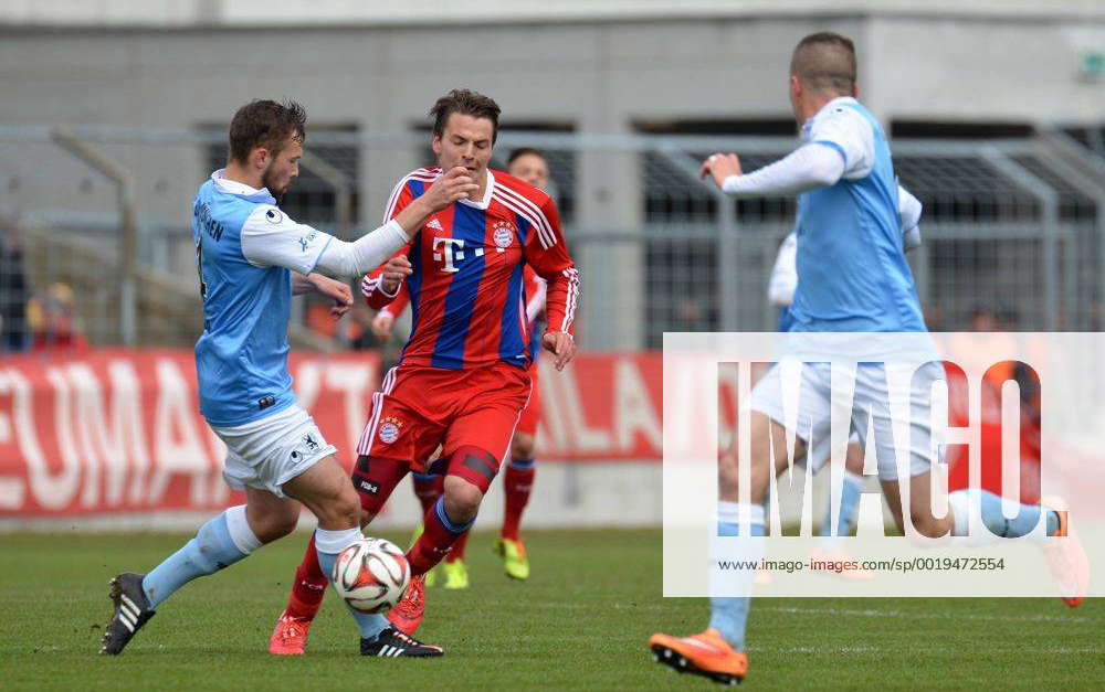 V.li.: Felix Weber (TSV 1860 München II) Lukas Görtler (FC Bayern ...