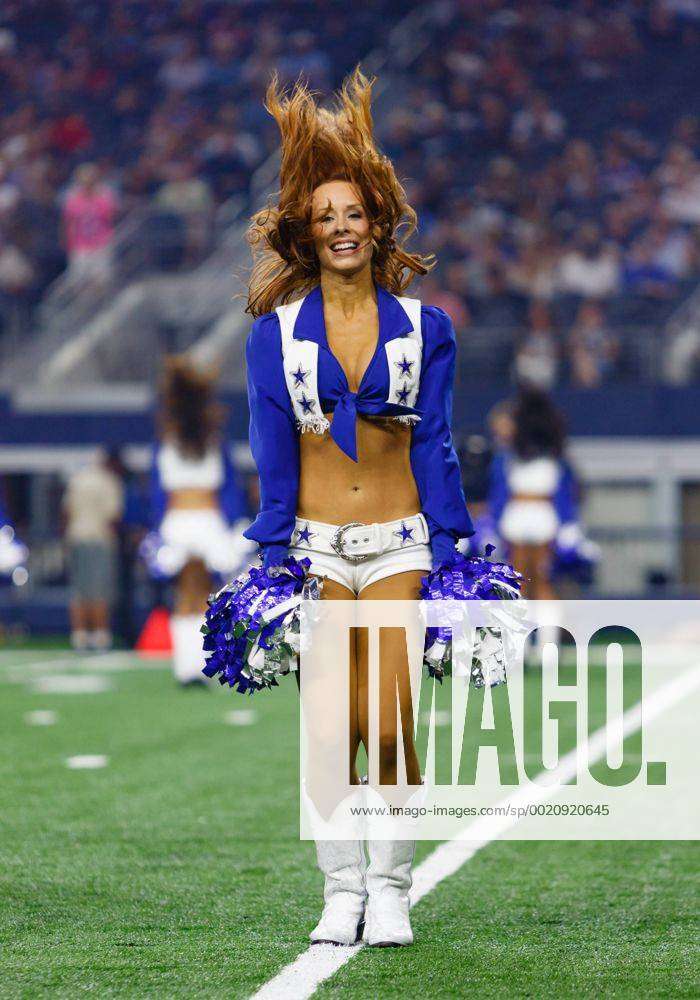 29 AUG 2015: Dallas Cowboys cheerleaders perform during the NFL American  Football Herren USA preseas