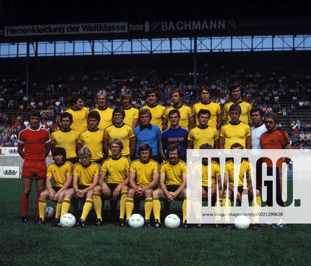 Kader Borussia Dortmund 1976 1977, Hi.v.li.: Willi Lippens, Hans-Gerd ...