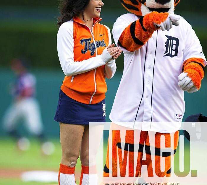 May 17, 2016: Detroit Tiger Energy Squad member Chelsea Estes and Paws  during MLB Baseball Herren