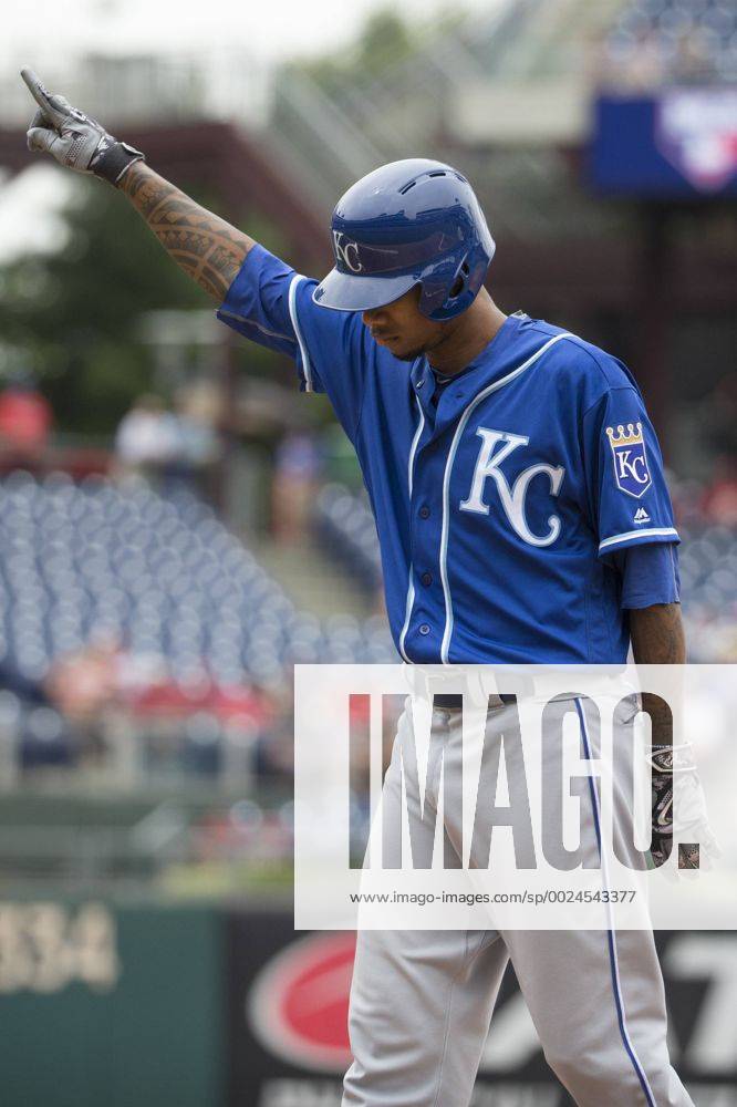 Kansas City Royals starting pitcher Yordano Ventura adjusted his