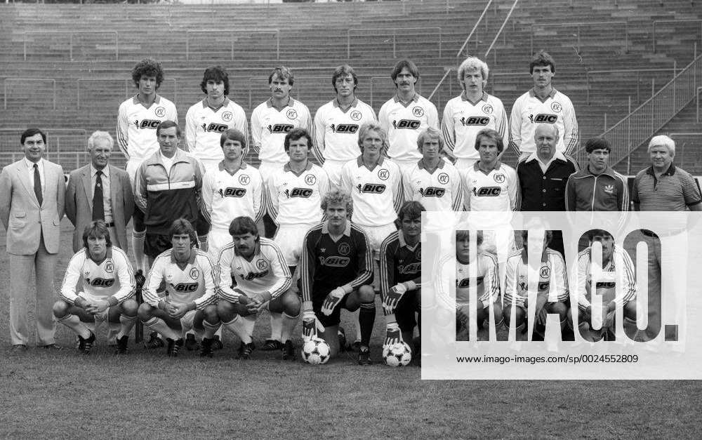 Kader Karlsruher SC 1981 1982, hi.v.li.: Joachim Heinke, Klaus Theiss ...