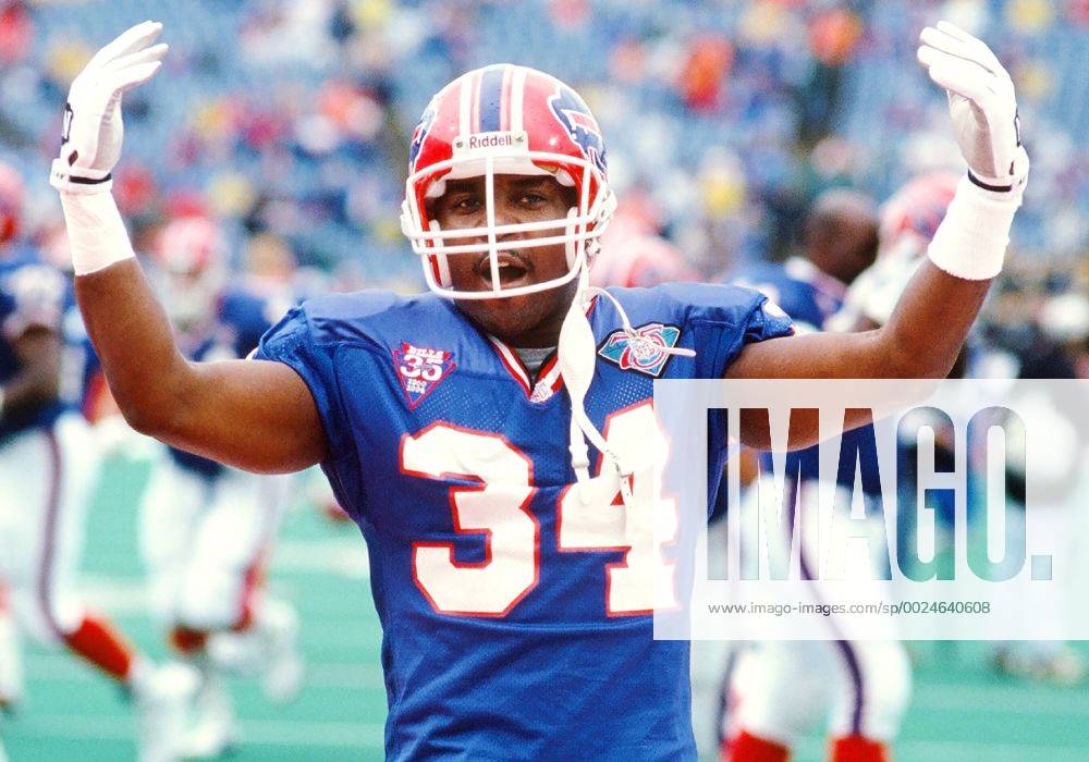 Buffalo Bills running back Thurman Thomas picks up some yardage during the  first quarter of the Super Bowl against the Dallas Cowboys on Sunday, Jan.  30, 1994 at the Georgia Dome in