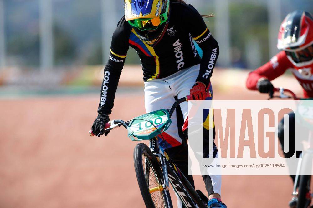 Columbia s Mariana Pajon takes the lead in a Women s BMX Cycling