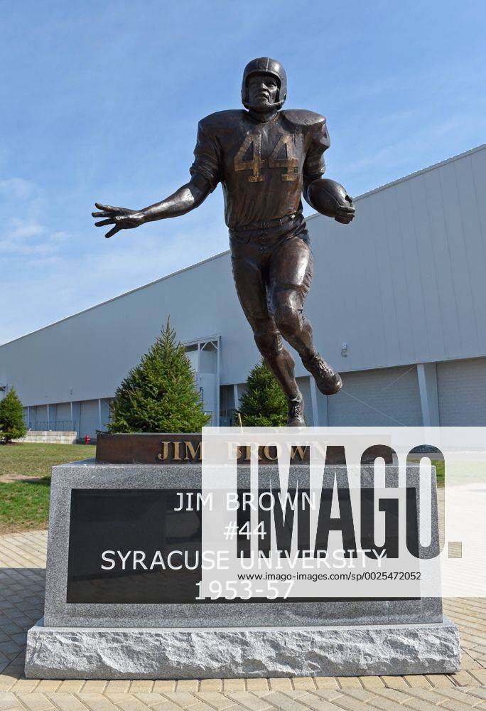 September 17, 2016: General view of a statue of Syracuse Orange