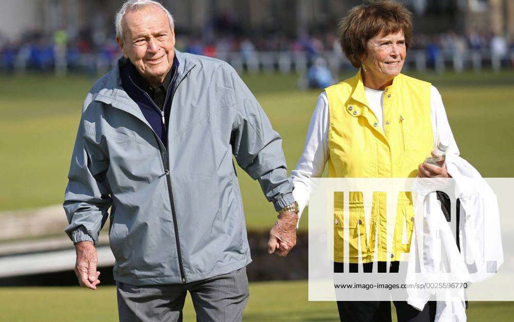 Arnold Palmer (L) seen with his wife Kathleen Gawthrop in this July 15 ...