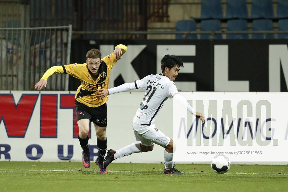 L R Brandon Barker of NAC Breda Naoyuki Yamazaki of