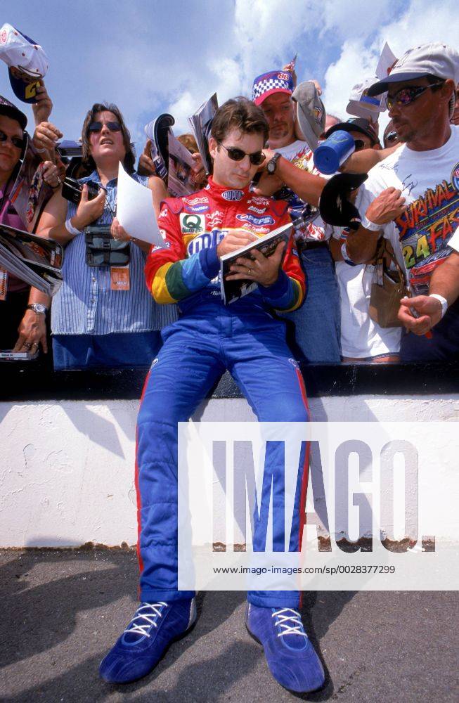 25 Jul, 1999: DuPont NASCAR Motorsport USA driver Jeff Gordon (24 ...