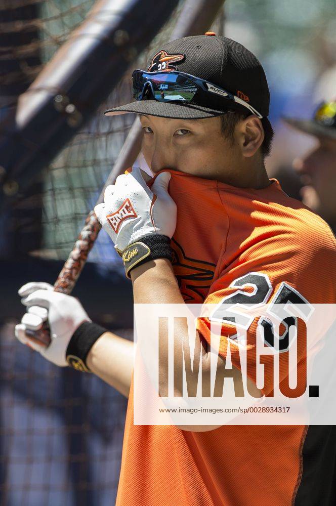 Baltimore Orioles left fielder Hyun Soo Kim (25) returns to the