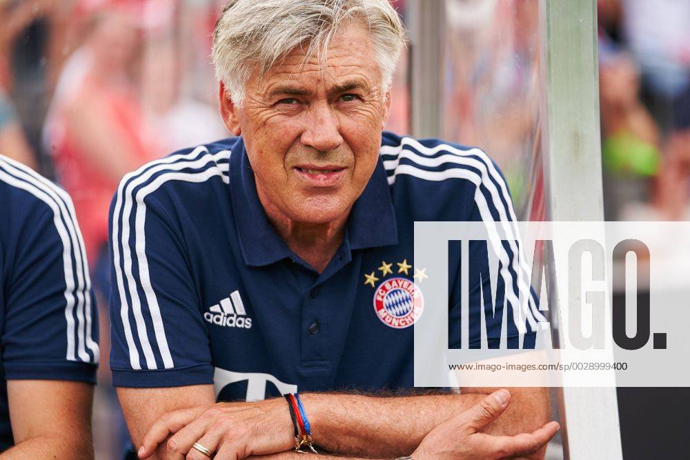 Trainer Cheftrainer Carlo Ancelotti (FCB) Halbfigur , Aktion ...