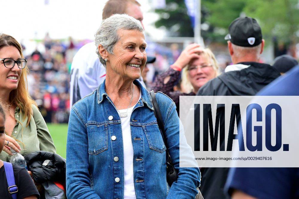 August 8, 2017: Galynn Patricia Brady mother of Patriots quarterback Tom  Brady greets friends and fa