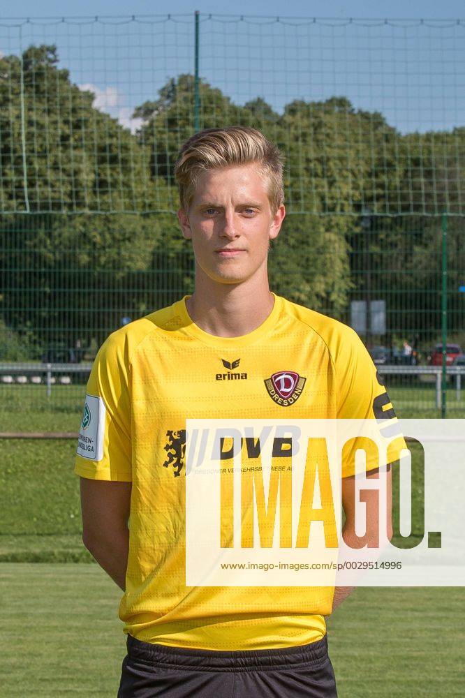 Mannschaftsfoto der U19, A-Junioren-Bundesliga. Im Bild: Nick König ...