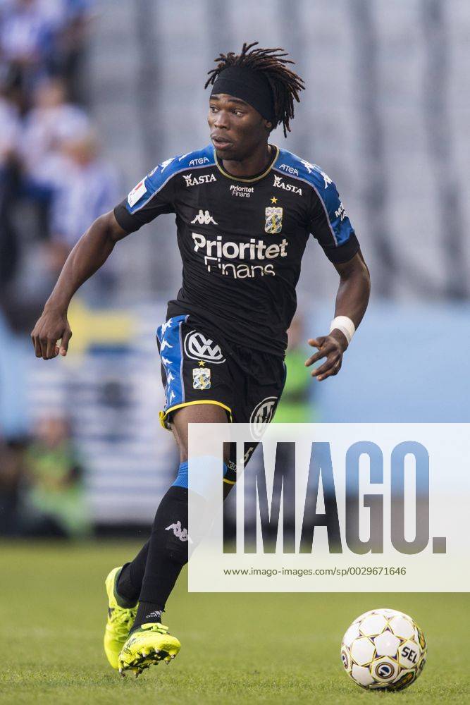 170827 IFK Göteborgs Sam Adekugbe under fotbollsmatchen i Allsvenskan ...