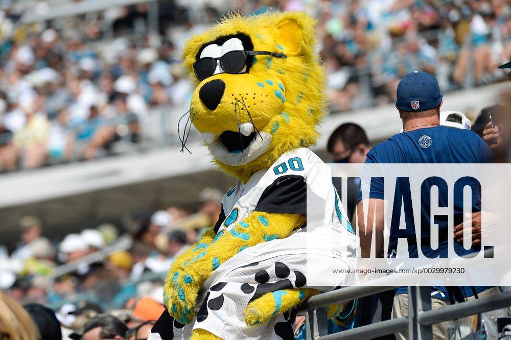 September 17, 2017 - Jacksonville, Florida, U.S - Jacksonville Jaguars  mascot JAXSON DE VILLE sits o