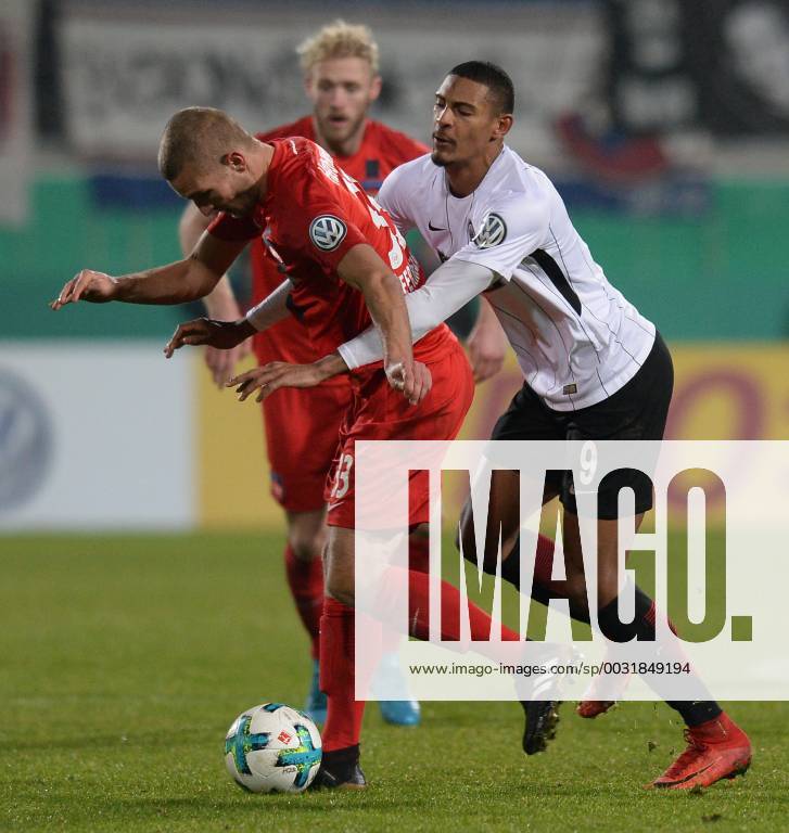 20 12 2017 xmhx football DFB Cup 1 8 final 1 FC Heidenheim Eintracht Frankfurt v l Timo Beerman