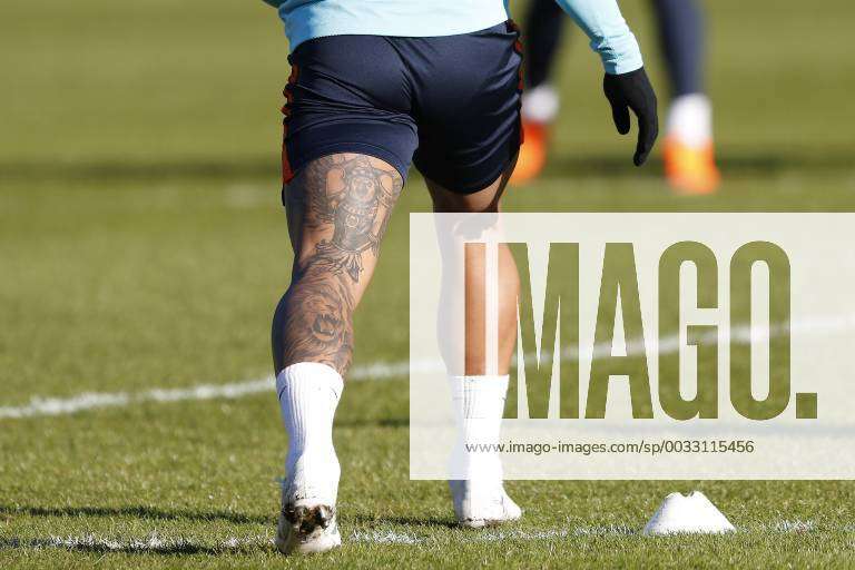 AMSTERDAM, NETHERLANDS - MARCH 29: Tattoo from Memphis Depay of the  Netherlands during the International Friendly match between the Netherlands  and Germany at the Johan Cruijff ArenA on March 29, 2022 in