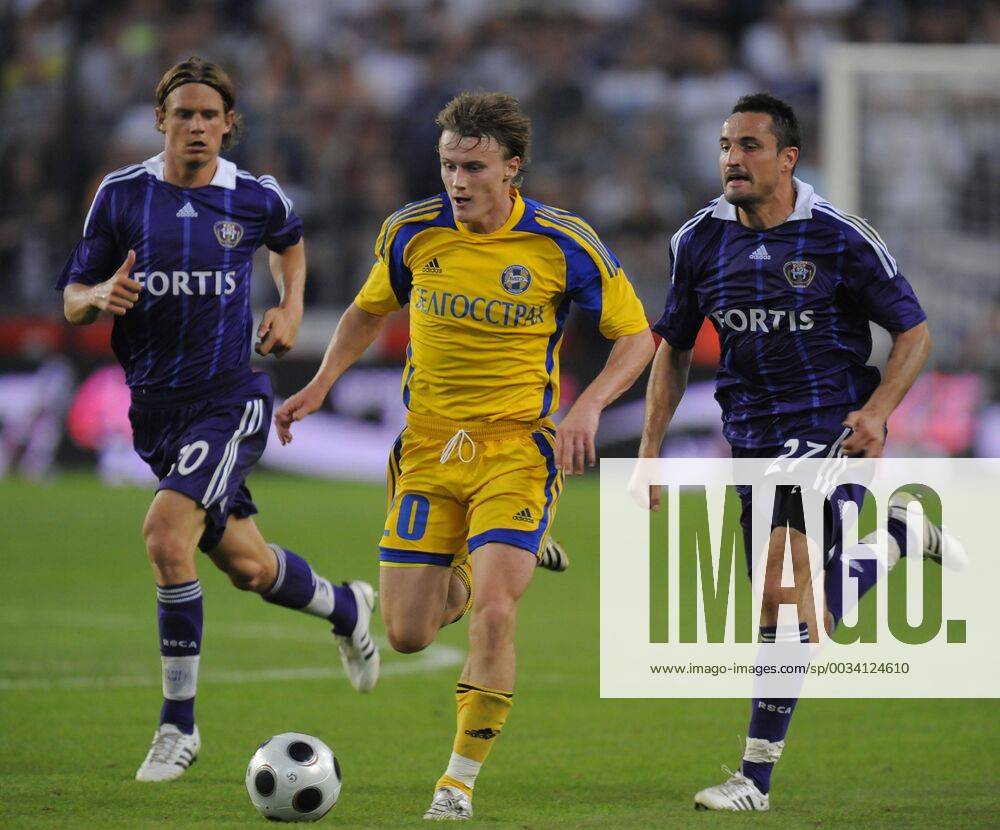 BRUSSELS, BELGIUM: (L-R) Anderlecht s Guillaume Gillet, Bate s Vitali  Radzionau and Anderlecht s