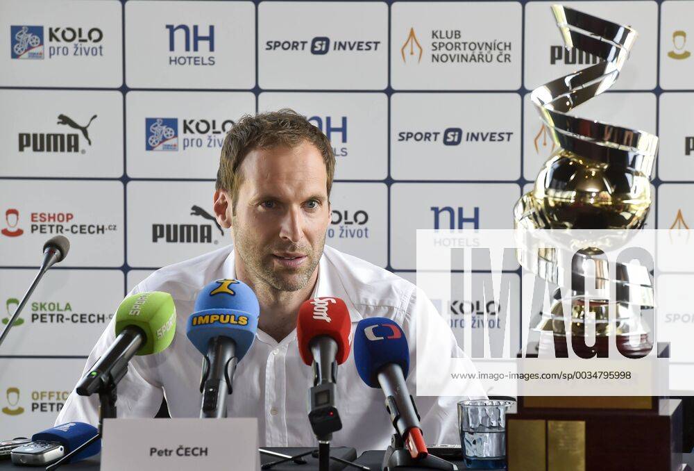 Goalkeeper Petr Cech, 36, From Arsenal London, Has Won The Golden Ball ...