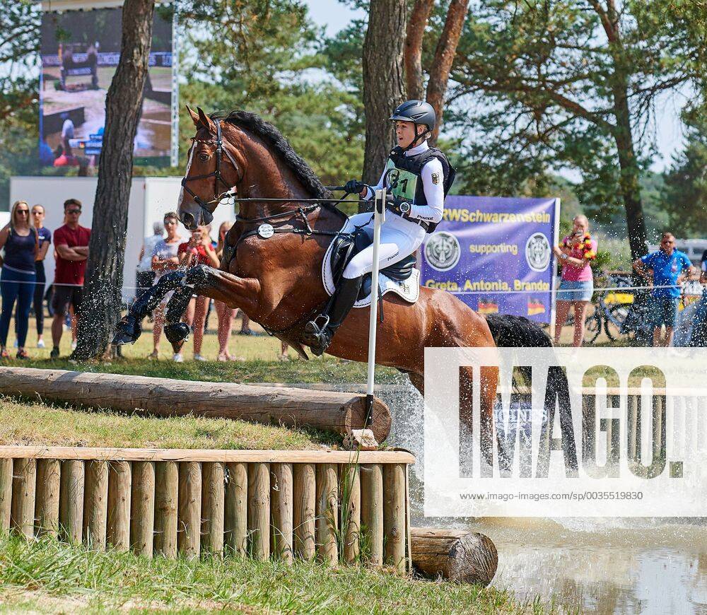 LONGINES FEI European Championships CH J YR 2018 Juniors Coco