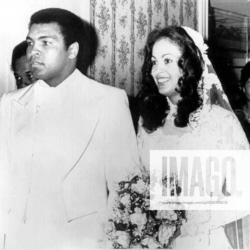 MUHAMMAD ALI,35,AND HIS BRIDE VERONICA PORCHE,22, POSE BRIEFLY FOR ...