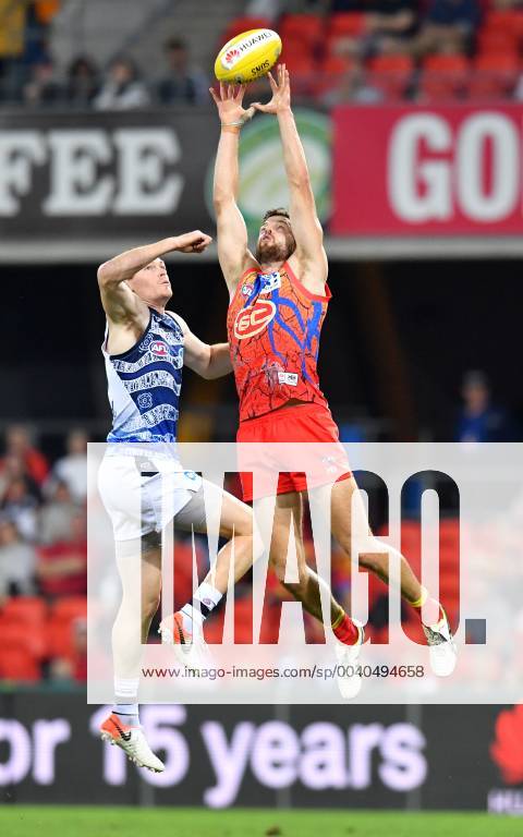 AFL SUNS CATS, Jordan Murdoch (right) of the Suns contest for the ball ...