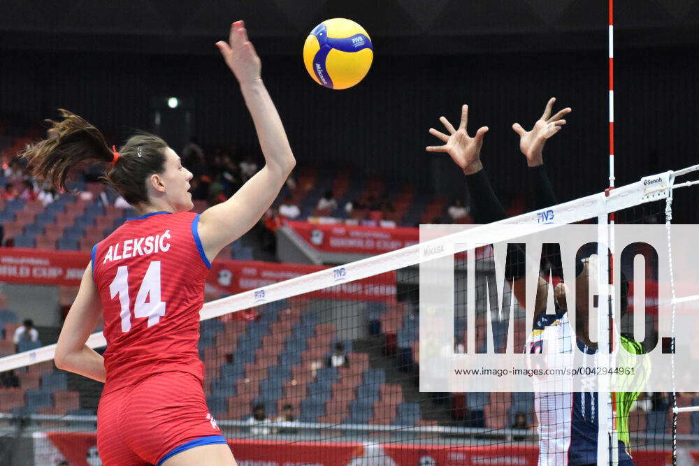 (190929) -- OSAKA, Sept. 29, 2019 -- Maja Aleksic (L) of Serbia ...