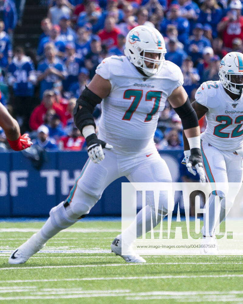 ORCHARD PARK, NY - OCTOBER 20: Miami Dolphins Offensive Tackle Jesse Davis ( 77) looks to block