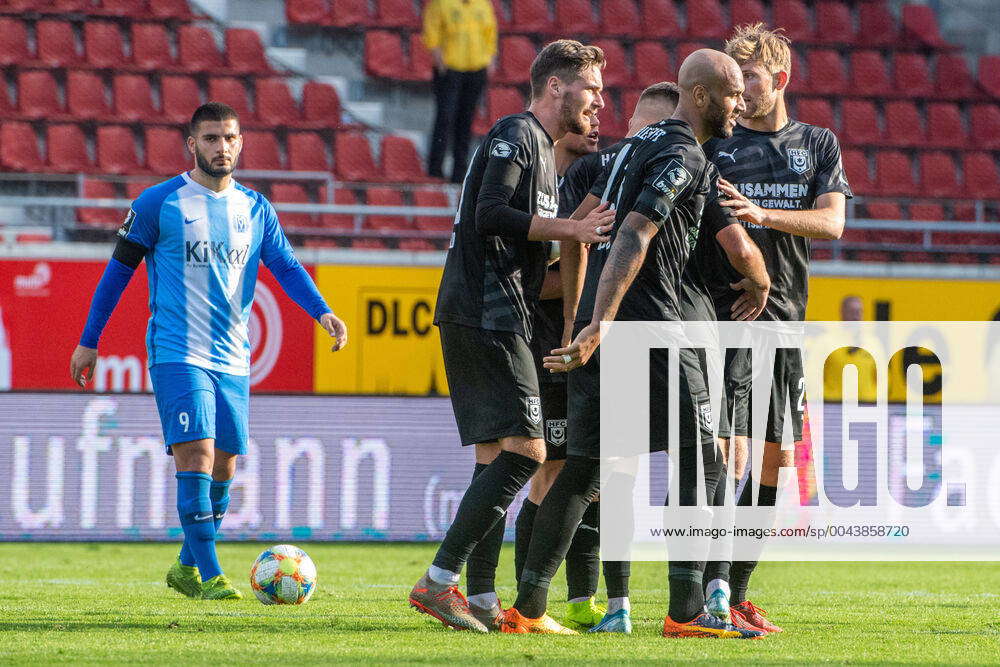 Tor durch Julian Guttau (HFC) zum 3:2 für Halle. Torjubel der ...