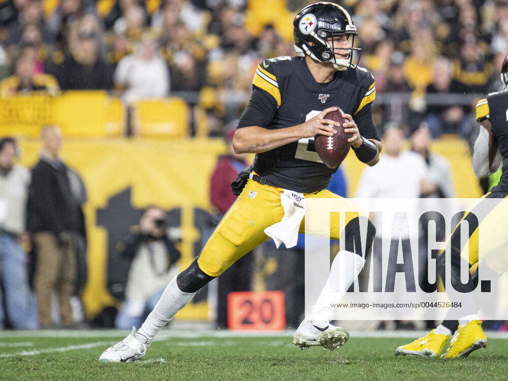 PITTSBURGH, PA - NOVEMBER 10: Pittsburgh Steelers quarterback Mason ...