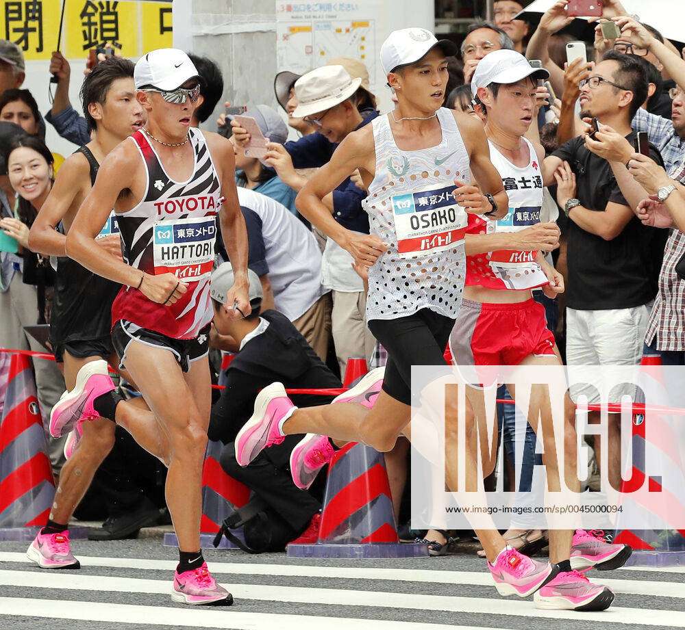 thick-soled running shoes Photo taken in Tokyo on 15, 2019, shows Japanese runners (