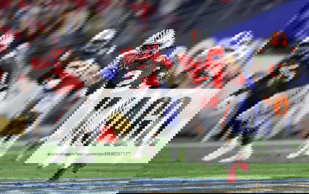 Ohio State Buckeyes Jk Dobbins (2) runs free for a 68 yard touchdown