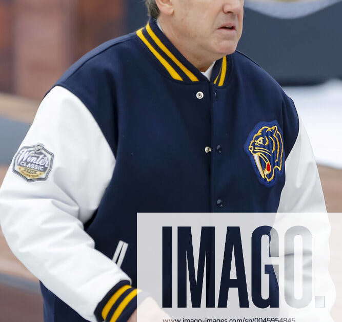 DALLAS, TX JANUARY 01 Nashville Predators head coach Peter