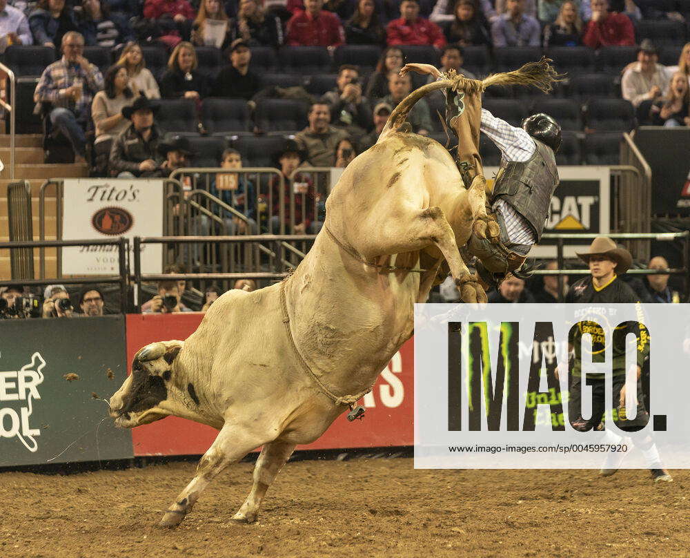 USA: Professional Bull Riders Season 2020 Day 2 Brady Fielder rides ...