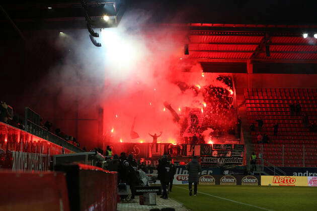 Fanblock Hannover Pyrotechnics DFL regulations prohibit any use of ...