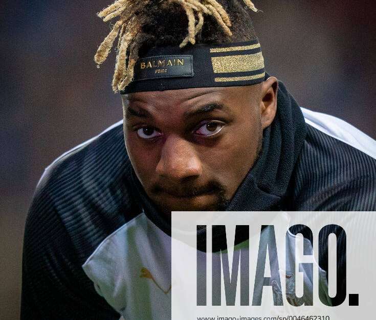 Allan Saint-Maximin of Newcastle United wearing a gold and black