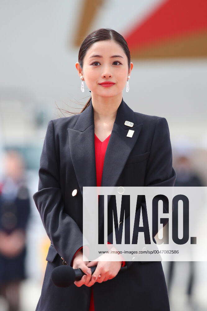 satomi-ishihara-tokyo-2020-olympic-flame-arrival-ceremony-at