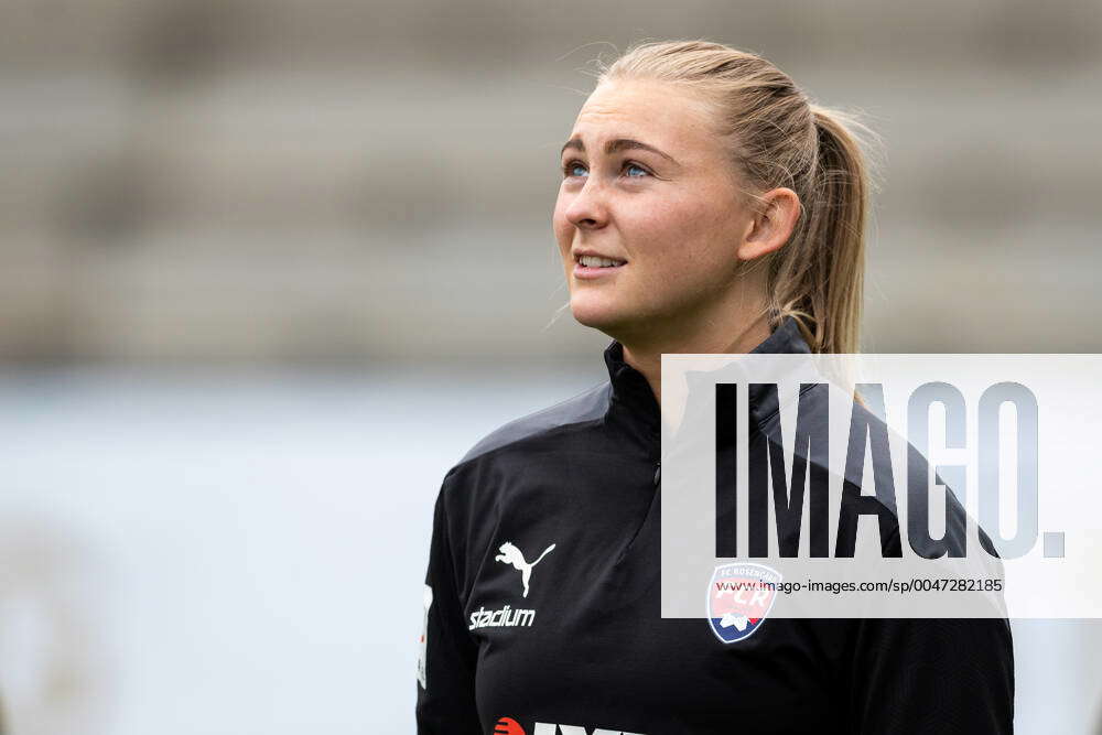 200525 Beatrice Persson during a football training with FC