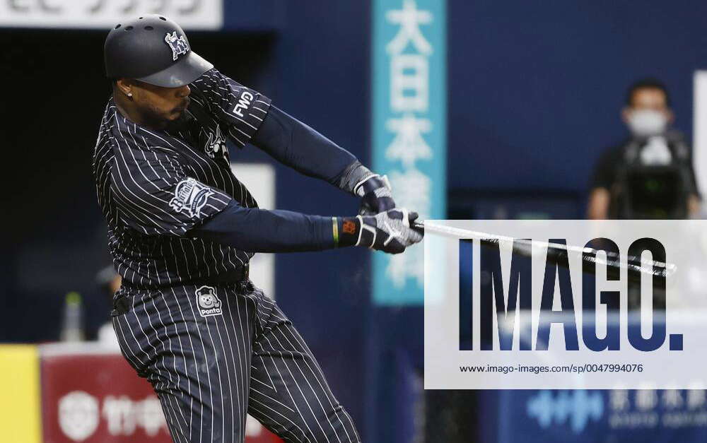 Adam Jones of the Orix Buffaloes hits a solo home run in the ninth inning  of Game 5 of the Japan Series against the Yakult Swallows at Tokyo Dome on  Nov. 25