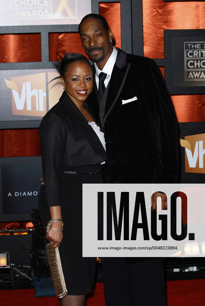 Shante Taylor & Snoop Dogg Singer & Wife 13th Critics Choice Awards ...