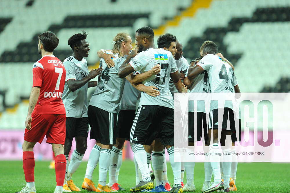 Besiktas players celebrates for Cyle Larin s goal during the