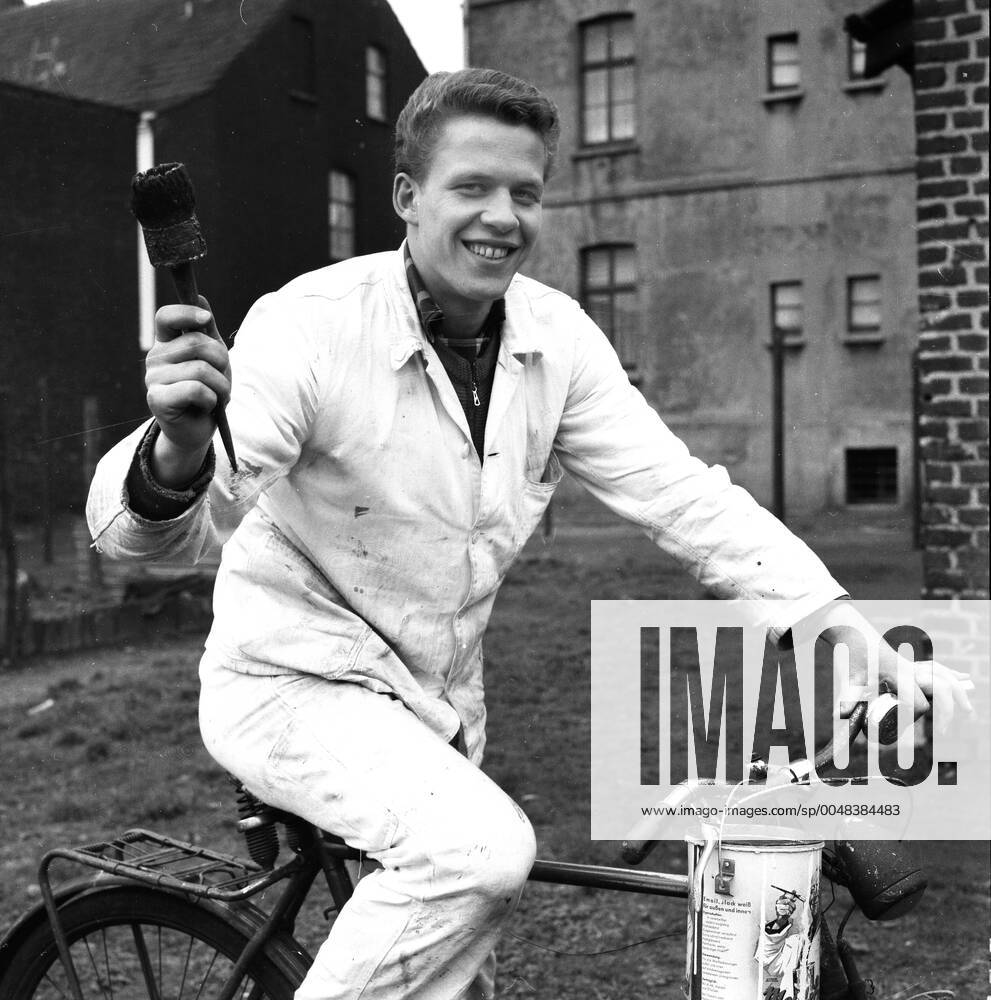 Otto Rehhagel as painter on 13 4 1960 in Essen