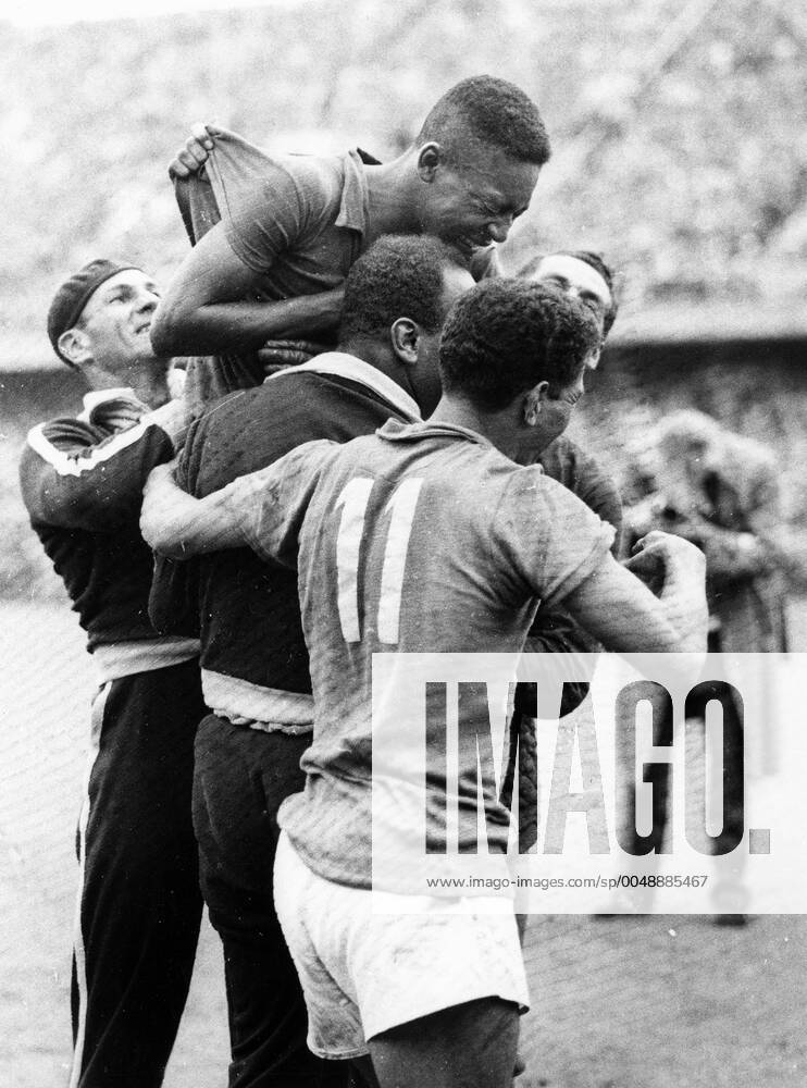 File Stockholm 1958-06-29 Pele (Top) Of Brazil Celebrates With Teammates  After Brazil Won The