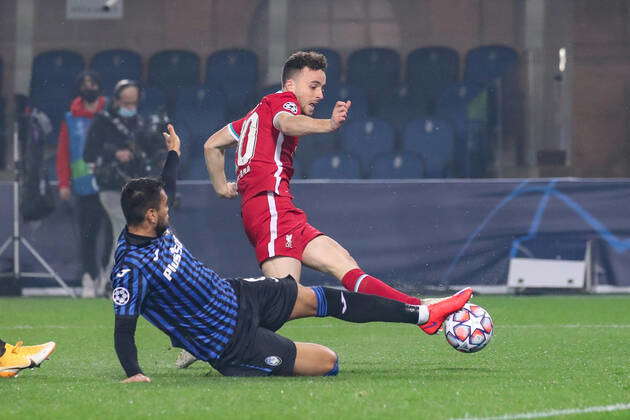 Photo Stefano Nicoli LaPresse 03-11-2020 Bergamo Italy Soccer Atalanta Vs Liverpool Uefa Champions League - Group D Gewiss Stadium In The Picture Diogo Jota shots on goal Copyright: xStefanoxNicoli LaPressex