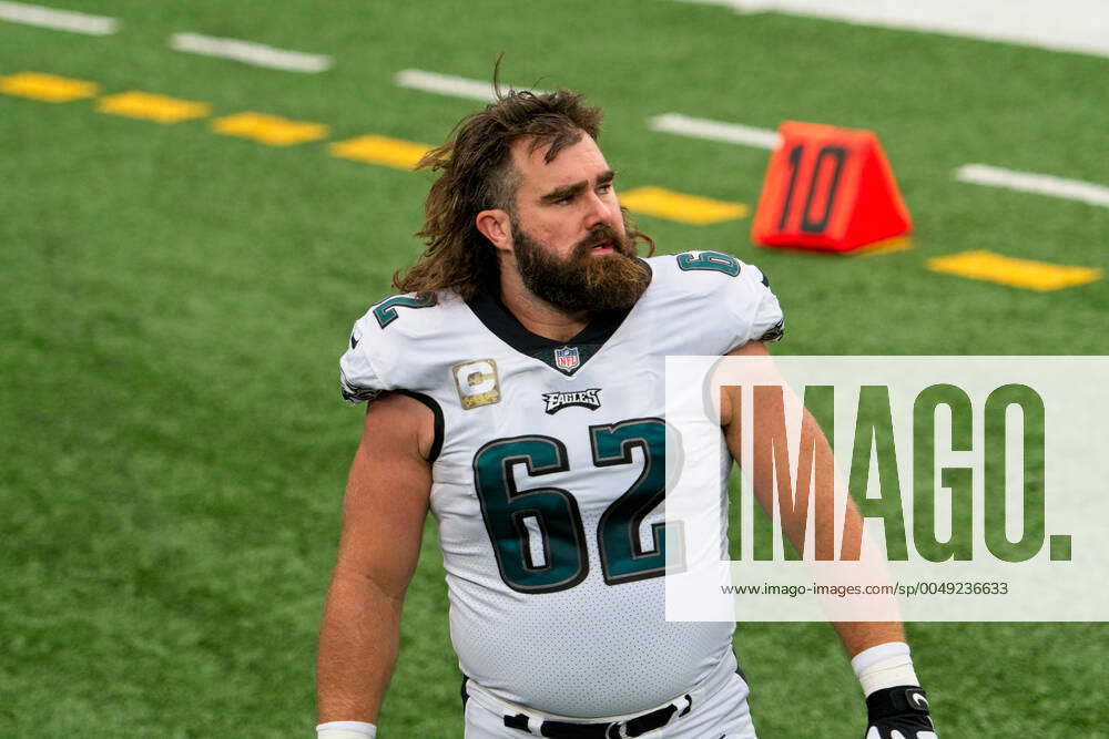 EAST RUTHERFORD, NJ - NOVEMBER 15: Philadelphia Eagles center Jason Kelce ( 62) looks on during the