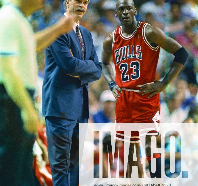 Michael Jordan 1993 NBA, Basketball Herren, USA Finals Michael Jordan with  coach Phil Jackson