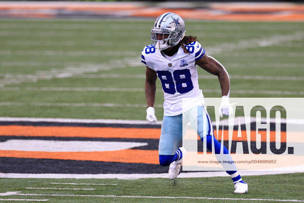 Cincinnati, OH, USA. 13th Dec, 2020. Dallas Cowboys wide receiver CeeDee  Lamb #88 waves to fans after NFL football game action between the Dallas  Cowboys and the Cincinnati Bengals at Paul Brown